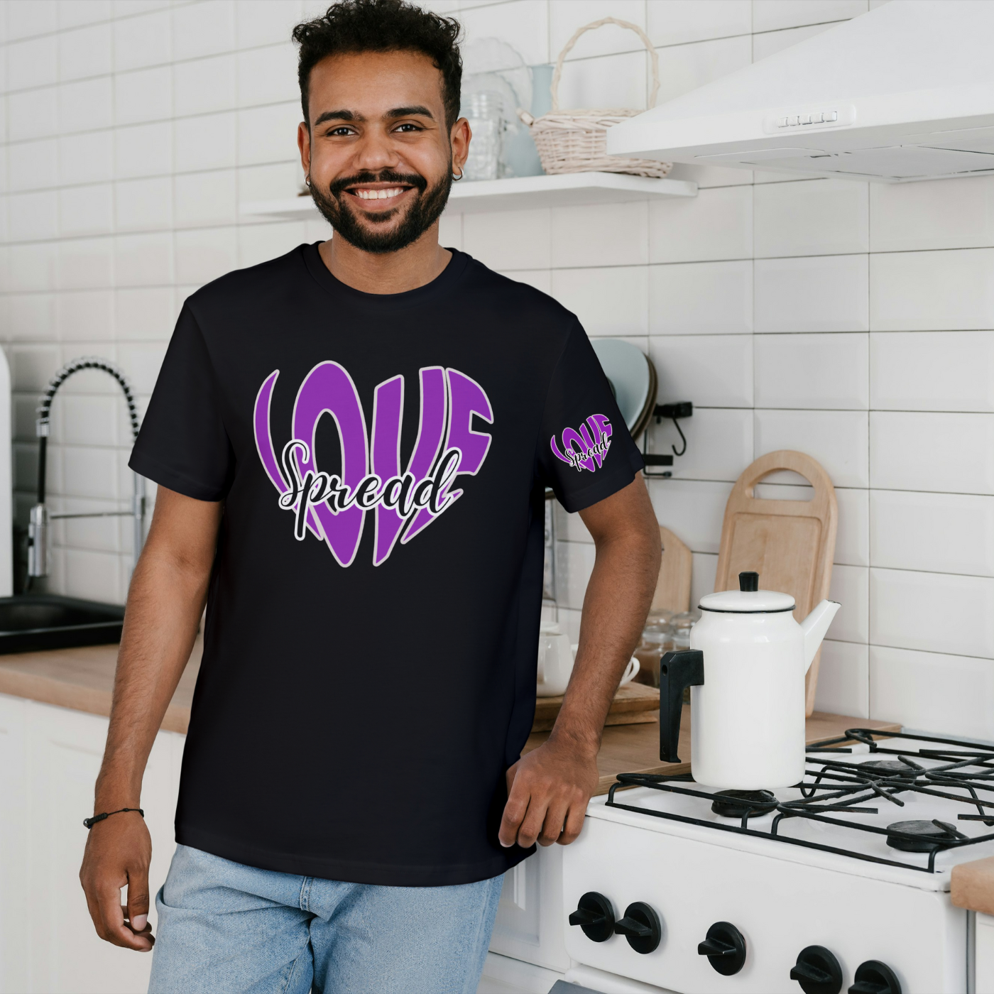 Spread Love Boldly Tee-BLACK